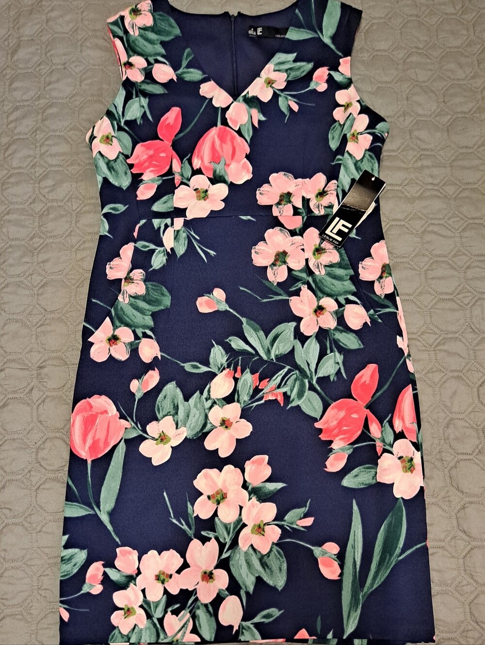 leslie fay dresses | | Leslie Fay Floral Navy Sheath Dress With Pink Blossom Print Size 8 Newbury Kustom Knit jacquard neckline Walden Farms Calorie Free Formal gown COLOR:Black/Berry